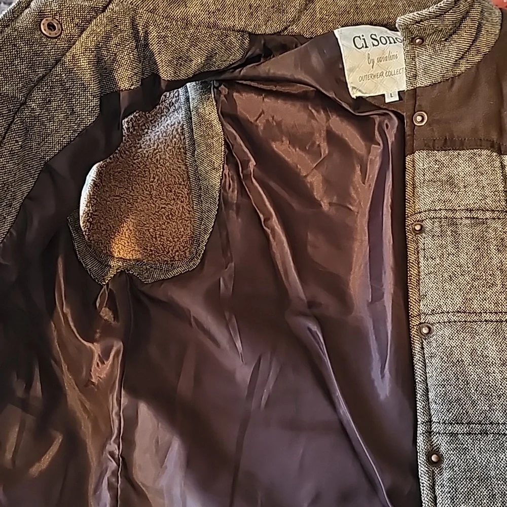 VEST - Picture 2 of 4